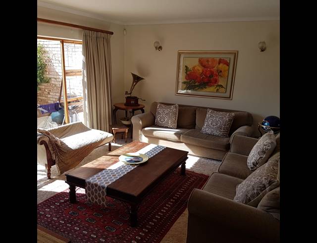 3 BEDROOM TOWNHOUSE RENTED IN GREENACRES